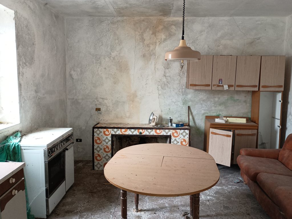 Casa indipendente con terreno in un’area rurale (c.da Mirricchio, 6)