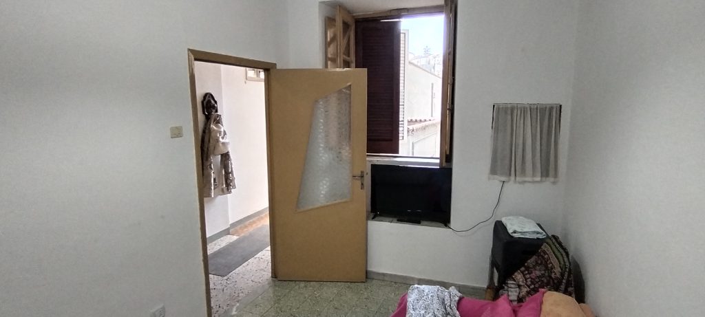 Casa indipendente nel centro urbano (via Leopardi, 8)
