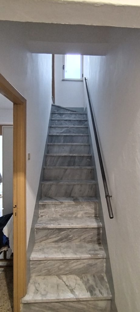 Casa indipendente nel centro urbano (via Leopardi, 8)