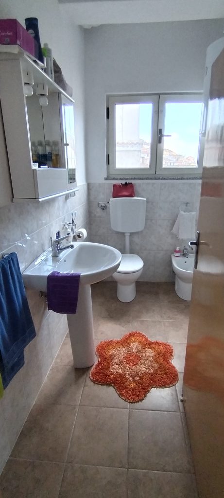 Casa indipendente nel centro urbano (via Leopardi, 8)