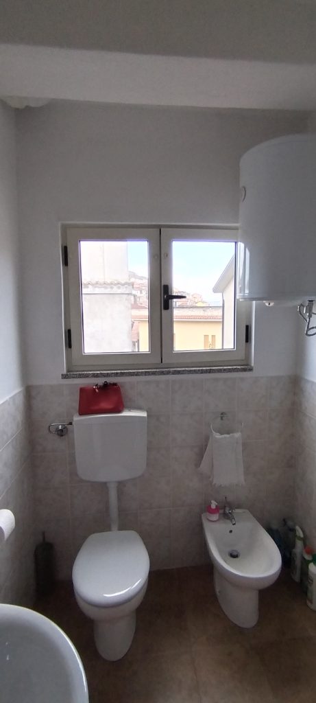 Casa indipendente nel centro urbano (via Leopardi, 8)