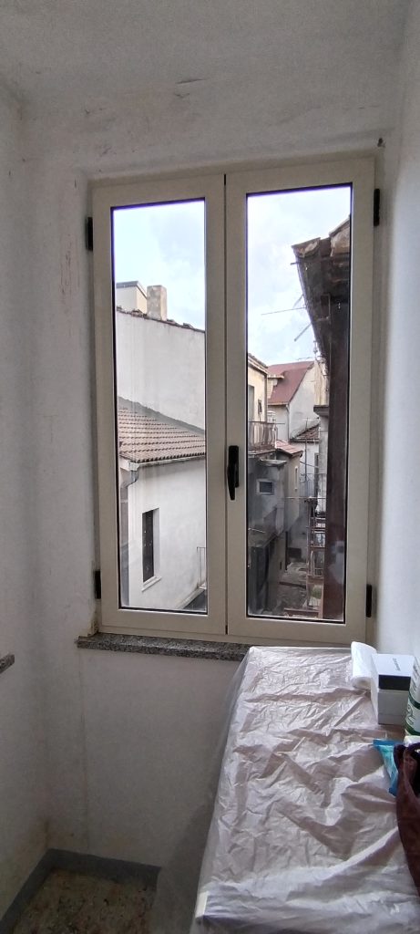 Casa indipendente nel centro urbano (via Leopardi, 8)