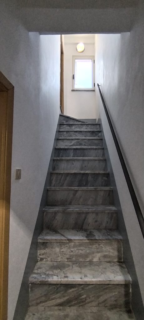 Casa indipendente nel centro urbano (via Leopardi, 8)