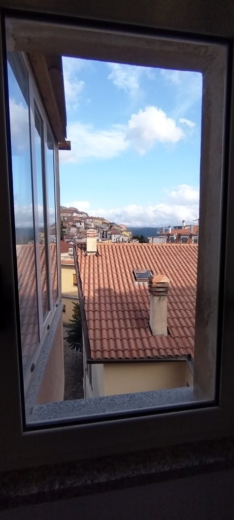 Casa indipendente nel centro urbano (via Leopardi, 8)