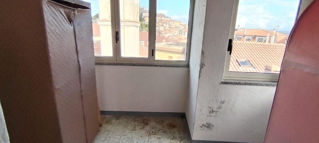 Casa indipendente nel centro urbano (via Leopardi, 8)