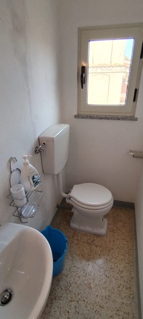 Casa indipendente nel centro urbano (via Leopardi, 8)