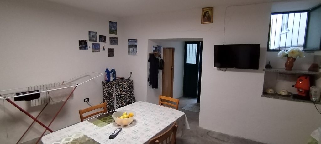 Casa indipendente nel centro urbano (via Leopardi, 8)