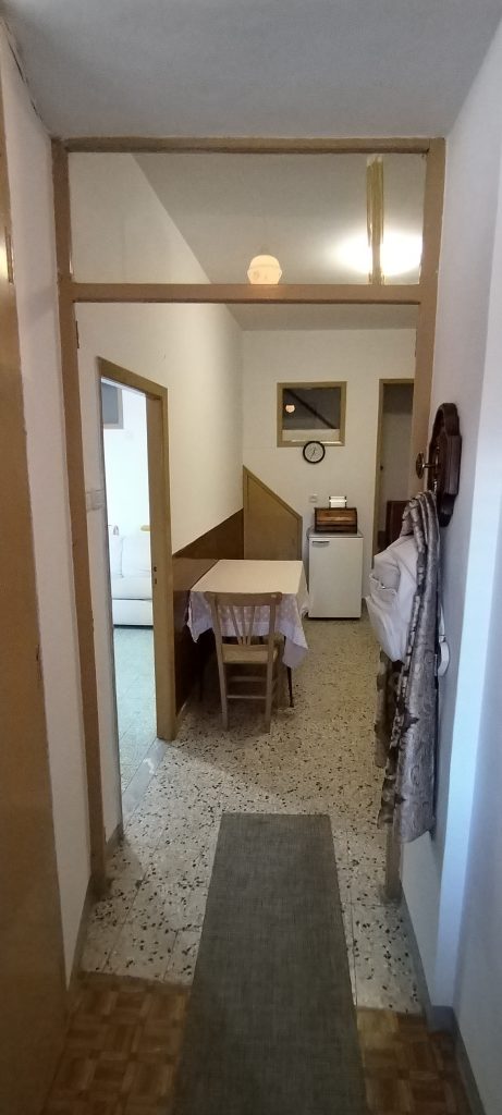 Casa indipendente nel centro urbano (via Leopardi, 8)