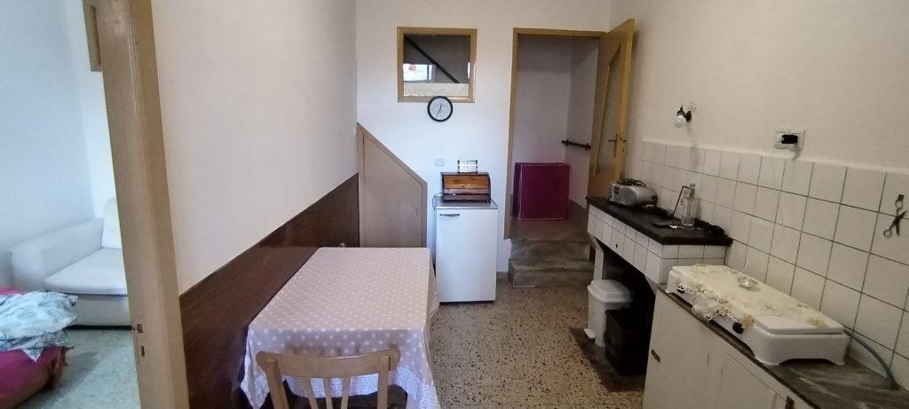 Casa indipendente nel centro urbano (via Leopardi, 8)