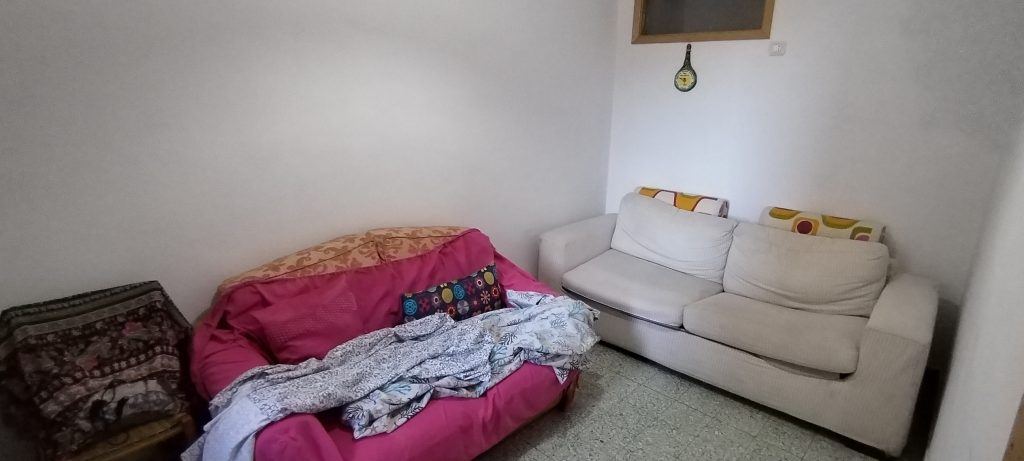 Casa indipendente nel centro urbano (via Leopardi, 8)