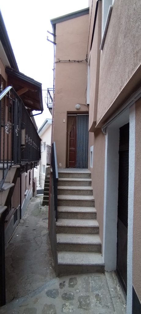 Casa indipendente nel centro urbano (via Volturno, 6)