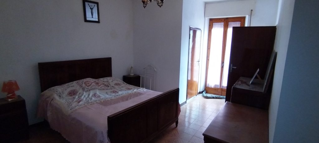 Casa indipendente nel centro urbano (via Volturno, 6)