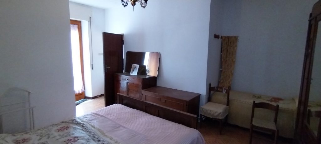 Casa indipendente nel centro urbano (via Volturno, 6)