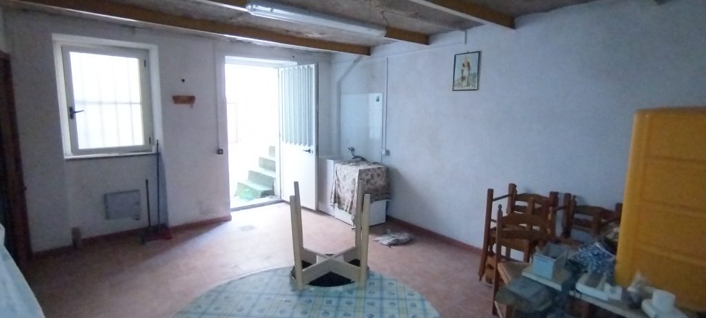 Casa indipendente nel centro urbano (via Volturno, 6)