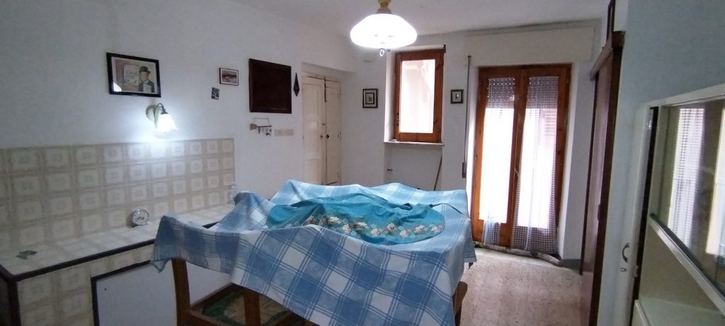 Casa indipendente nel centro urbano (via Volturno, 6)