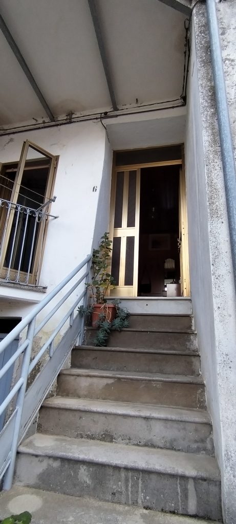 Casa indipendente nel centro storico (via Demostene, 6)