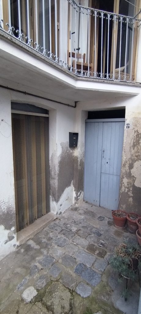 Casa indipendente nel centro storico (via Demostene, 6)