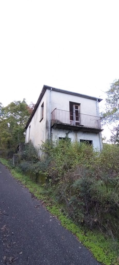 Casa indipendente con terreno nel centro urbano (via San Cataldo, snc)