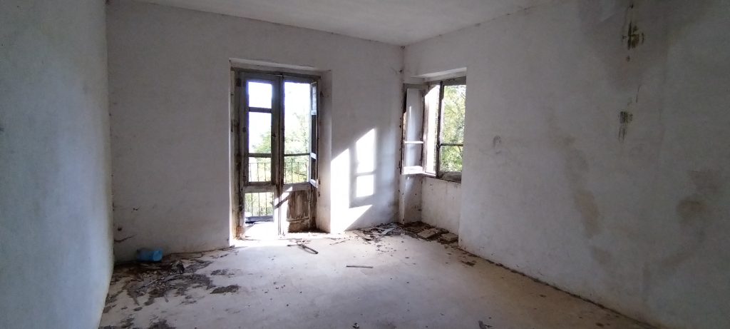 Casa indipendente con terreno nel centro urbano (via San Cataldo, snc)
