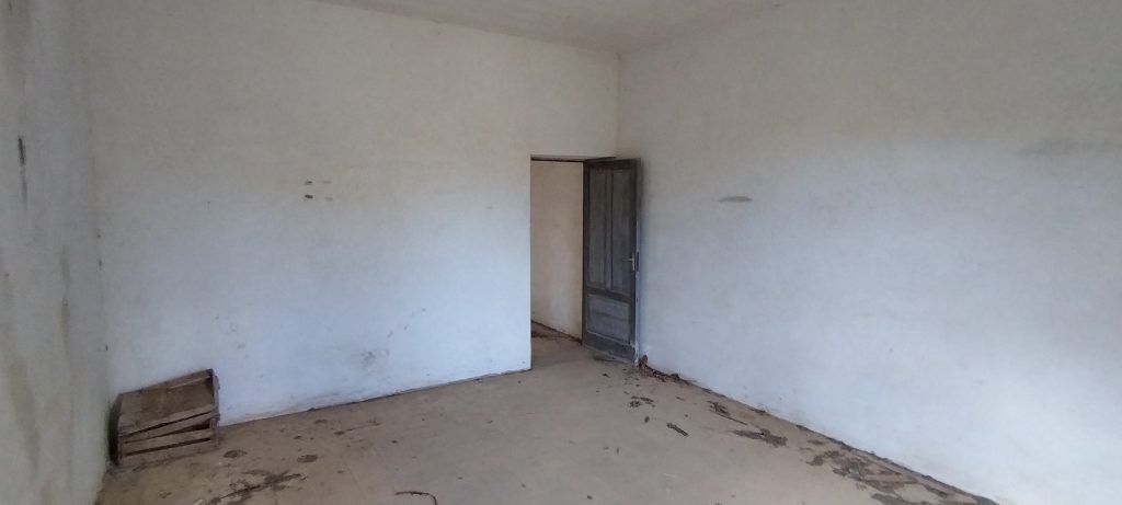 Casa indipendente con terreno nel centro urbano (via San Cataldo, snc)