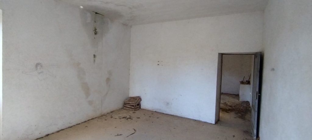 Casa indipendente con terreno nel centro urbano (via San Cataldo, snc)