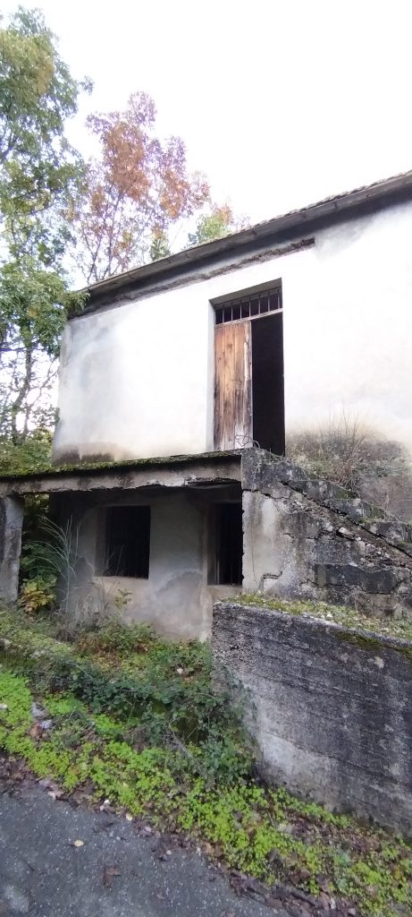 Casa indipendente con terreno nel centro urbano (via San Cataldo, snc)