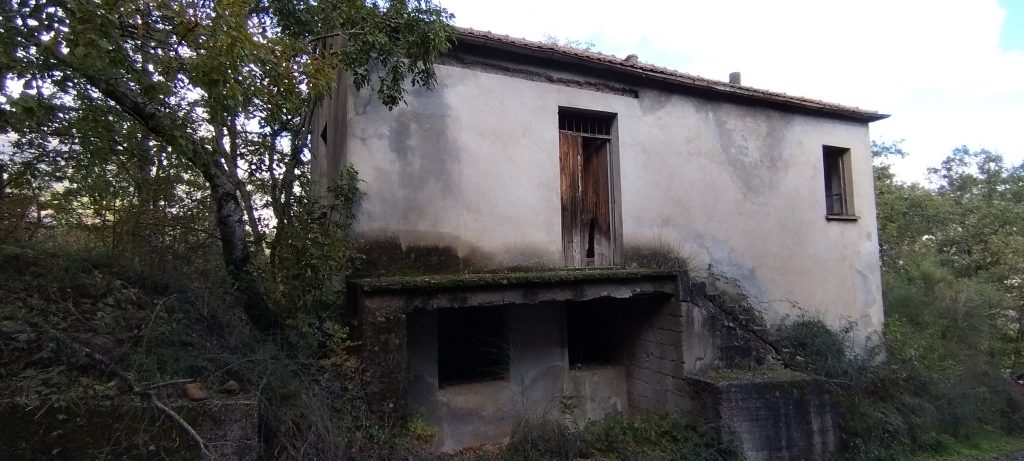 Casa indipendente con terreno nel centro urbano (via San Cataldo, snc)