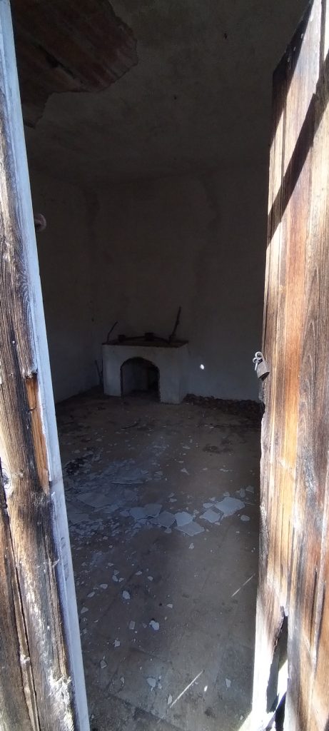 Casa indipendente con terreno nel centro urbano (via San Cataldo, snc)
