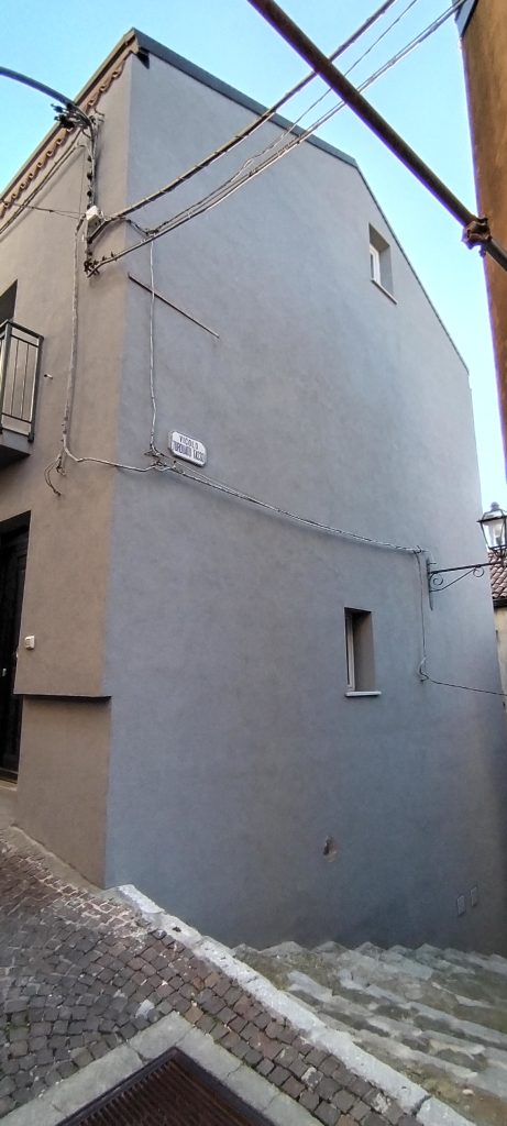 Detached house in the historic center (via Dante, 18)
