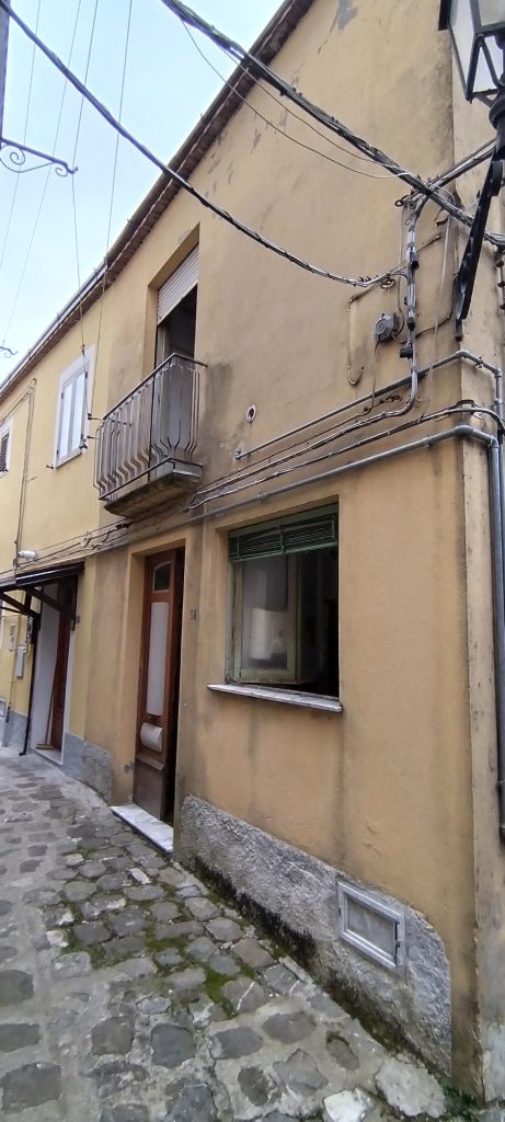 Casa indipendente nel centro storico (via Morosini, 38)