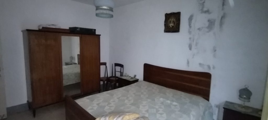 Casa indipendente nel centro storico (via Morosini, 38)