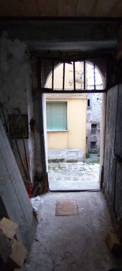 Detached house in the historic center (via Morosini, 32)