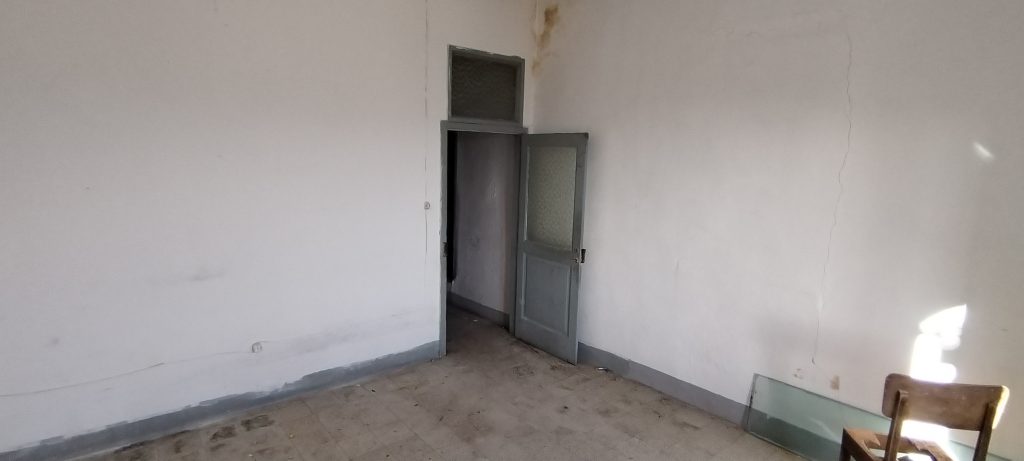Casa indipendente nel centro storico (via Racioppi, 1 – 3)