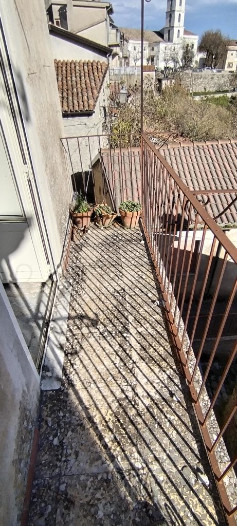 Casa indipendente nel centro storico (via Racioppi, 1 – 3)