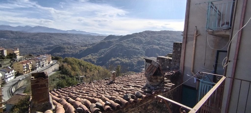 Casa indipendente nel centro storico (via Racioppi, 1 – 3)