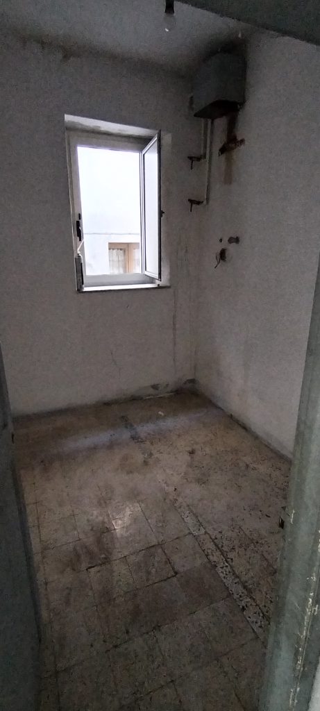 Casa indipendente nel centro storico (via Racioppi, 1 – 3)