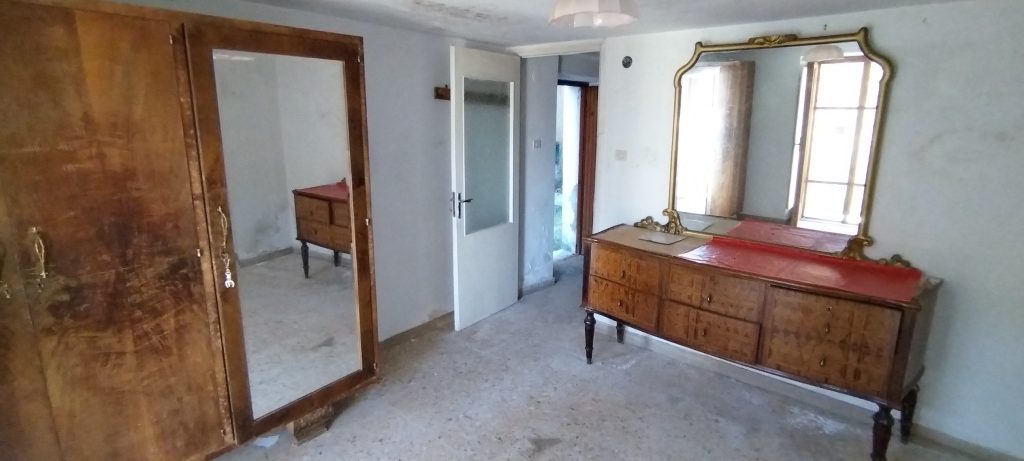 Casa indipendente nel centro storico (via Racioppi, 1 – 3)