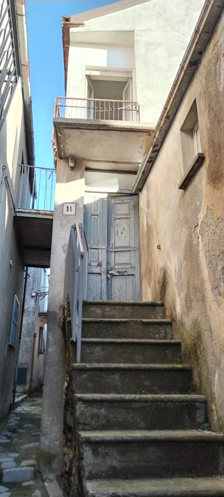 Casa indipendente nel centro storico (via Fratelli Bandiera, 14)