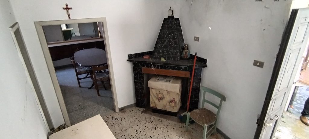 Casa indipendente nel centro storico (via Fratelli Bandiera, 14)