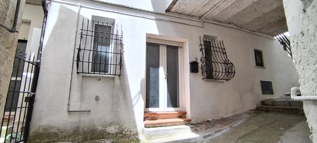 Casa indipendente nel centro urbano (via del Popolo, 3)