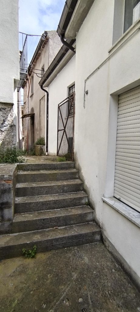 Casa indipendente nel centro urbano (via del Popolo, 3)