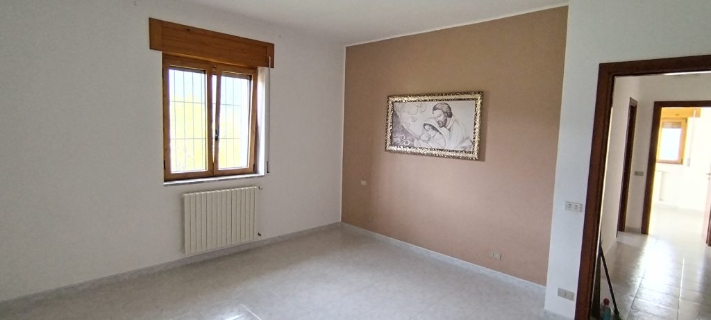 Villa con garage e terreno nella frazione termale (via Monte Pollino, 35)