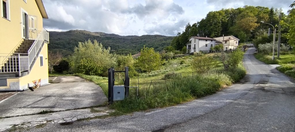 Villa con garage e terreno nella frazione termale (via Monte Pollino, 35)