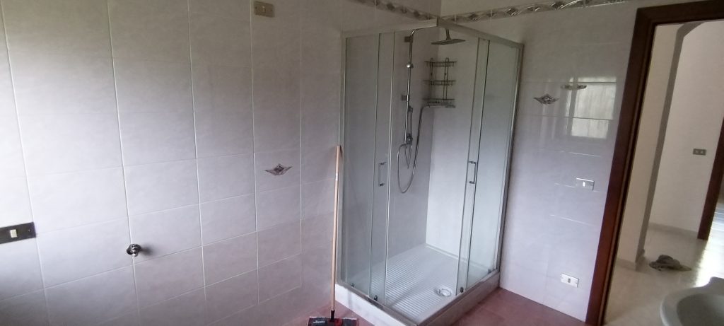 Villa con garage e terreno nella frazione termale (via Monte Pollino, 35)