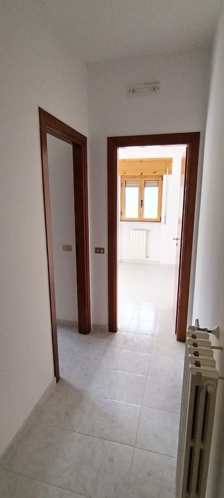 Villa con garage e terreno nella frazione termale (via Monte Pollino, 35)