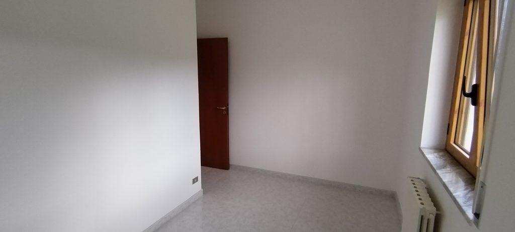 Villa con garage e terreno nella frazione termale (via Monte Pollino, 35)