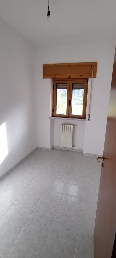 Villa con garage e terreno nella frazione termale (via Monte Pollino, 35)
