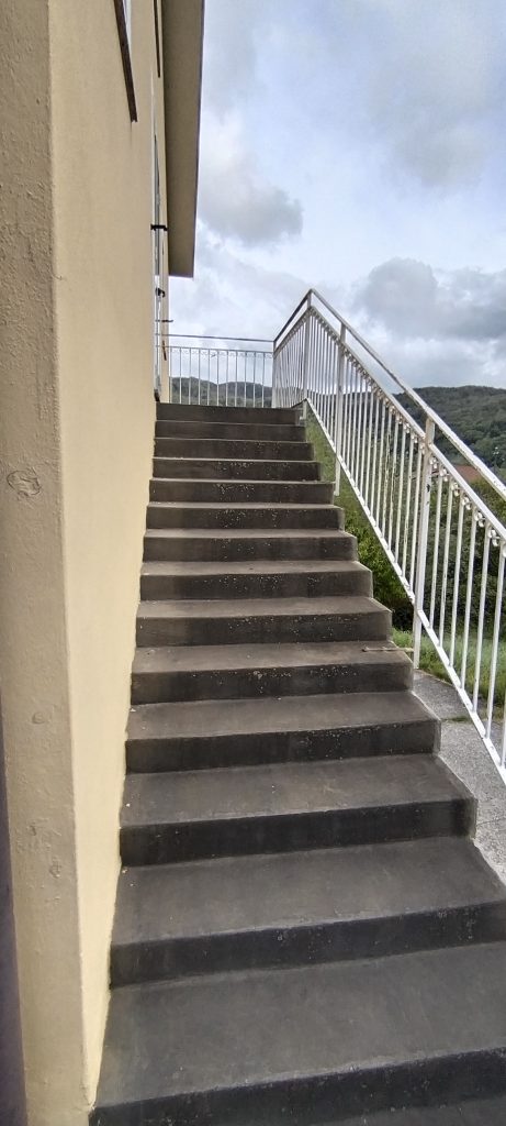 Villa con garage e terreno nella frazione termale (via Monte Pollino, 35)