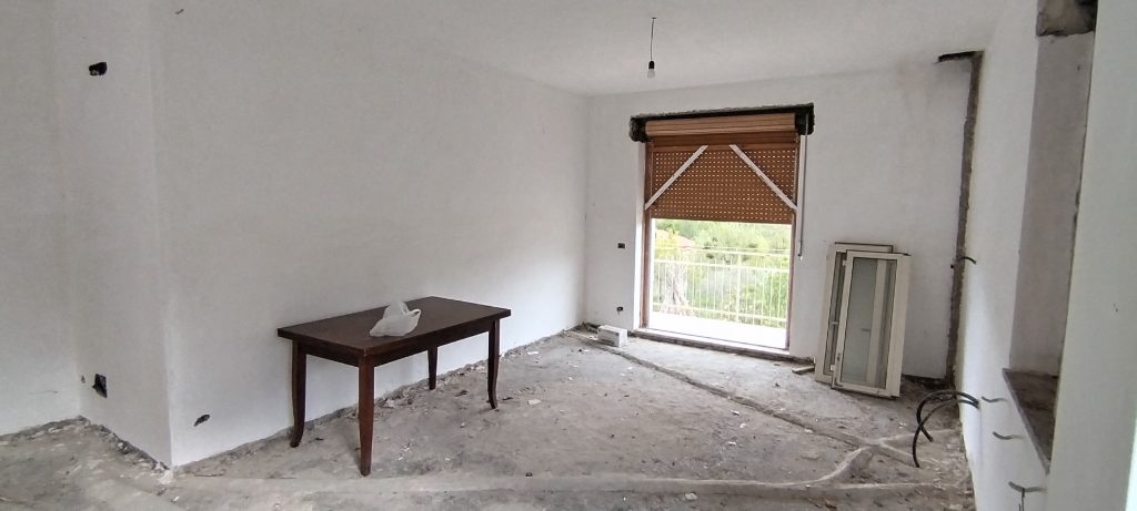 Villa con garage e terreno nella frazione termale (via Monte Pollino, 35)