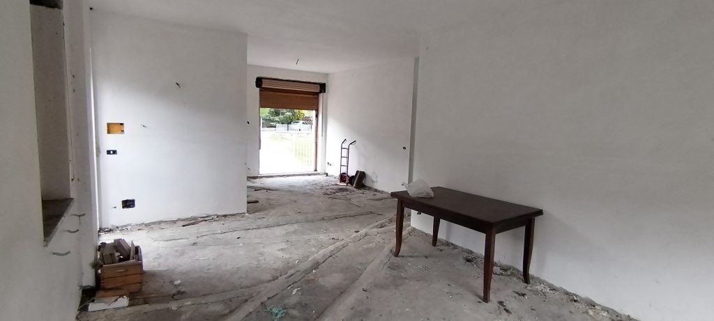 Villa con garage e terreno nella frazione termale (via Monte Pollino, 35)